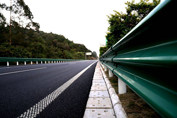 丽江高速公路护栏的常用类型