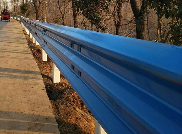 丽江公路波形护栏板的优点